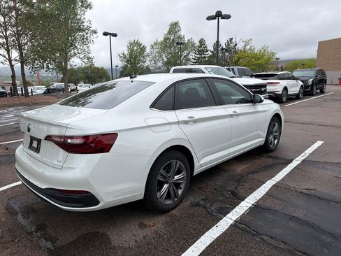 Used 2024 Volkswagen Jetta SE w/ Panoramic Sunroof Package FWD image 6