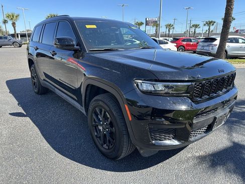 Used 2025 Jeep Grand Cherokee L Altitude image 8