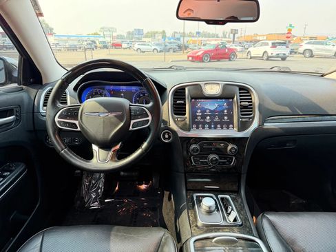 Used 2018 Chrysler 300 Limited AWD/4WD image 21
