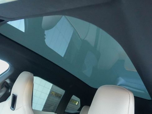 Used 2023 BMW iX xDrive50 w/ Premium Package image 10