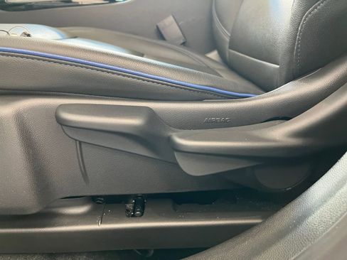 Used 2025 Buick Envista Sport Touring image 23