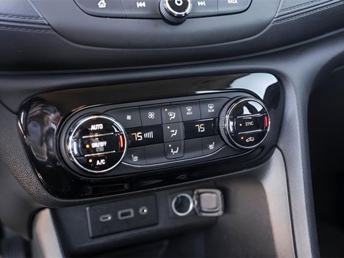 Used 2023 Buick Encore GX Select image 22