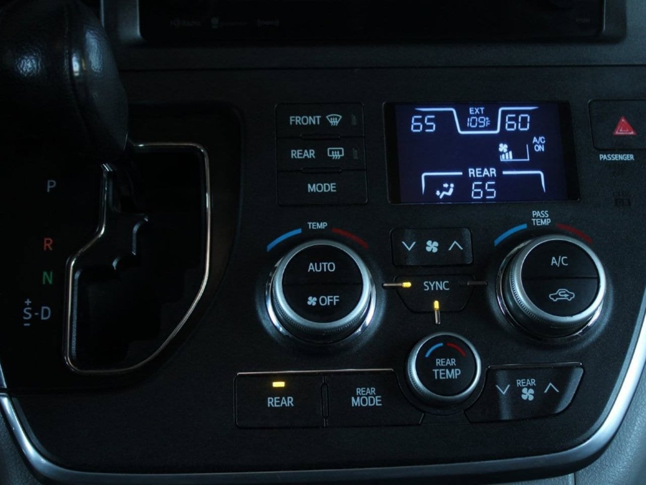 Used 2017 Toyota Sienna LE AWD/4WD image 22