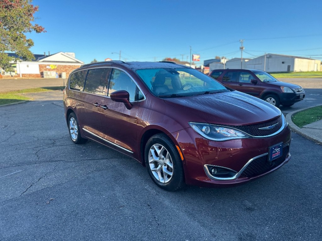 Used 2019 Chrysler Pacifica Touring-L Plus w/ Advanced Safetytec Group FWD image 3