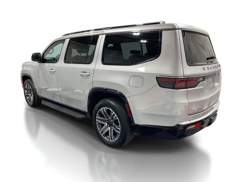 Used 2024 Jeep Wagoneer Series II AWD/4WD image 2