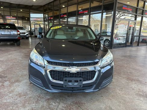 Used 2015 Chevrolet Malibu LT image 2