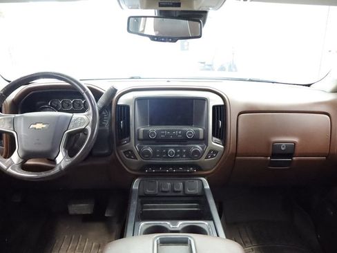 Used 2015 Chevrolet Silverado 1500 High Country w/ High Country Premium Package AWD/4WD image 16