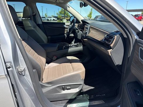 Used 2024 Volkswagen Atlas SEL AWD/4WD image 30