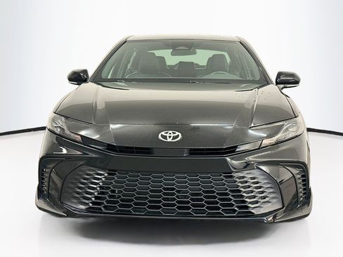 Used 2025 Toyota Camry SE FWD image 2