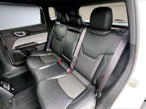 Used 2024 Jeep Compass Latitude image 22