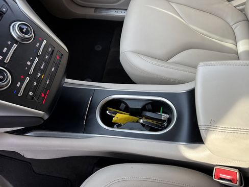 Used 2019 Lincoln MKC Premiere image 34