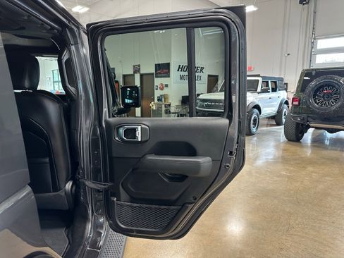 Used 2021 Jeep Wrangler Unlimited Sahara image 35