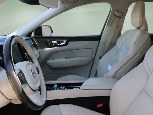 Used 2021 Volvo XC60 T6 Momentum AWD/4WD image 14