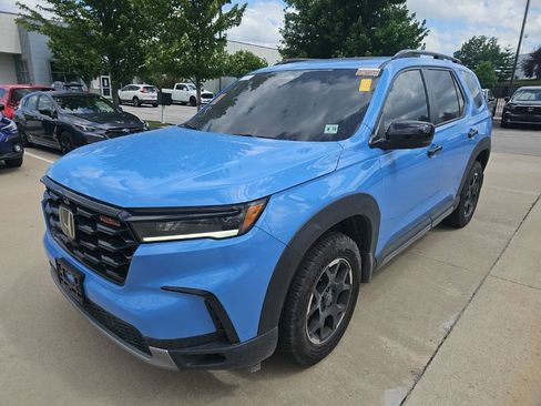 Used 2025 Honda Pilot TrailSport image 1