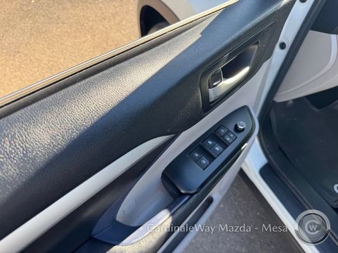Used 2017 Toyota Highlander XLE FWD image 13