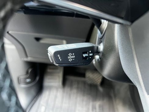 Used 2022 Audi e-tron Premium w/ Convenience Plus Package AWD/4WD image 32