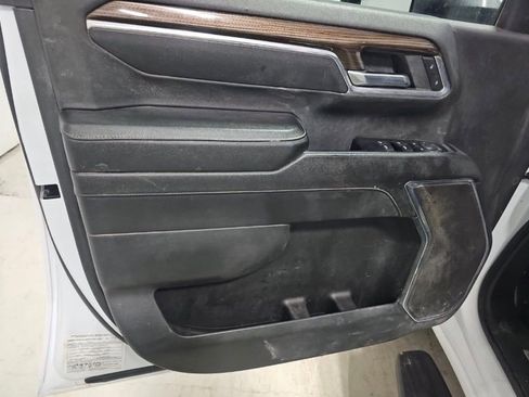 Used 2024 Chevrolet Silverado 2500 LT w/ Convenience Package image 8