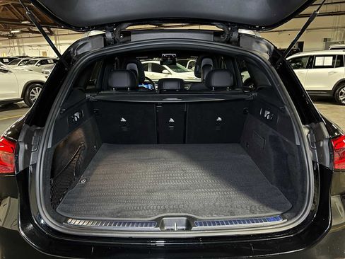 Used 2025 Mercedes-Benz GLC 300 4MATIC image 17