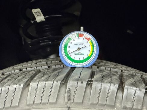 Used 2018 Volkswagen Atlas SE image 28