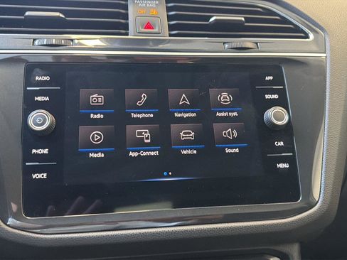 Used 2023 Volkswagen Tiguan SE w/ Panoramic Sunroof Package FWD image 19