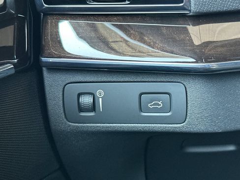 Used 2016 Volvo XC90 T6 Momentum w/ Momentum Plus Package AWD/4WD image 32