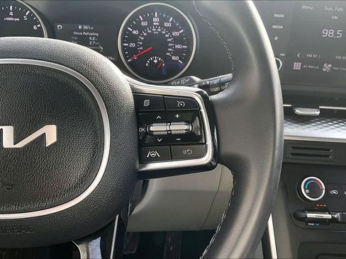 Used 2024 Kia Carnival LX image 13