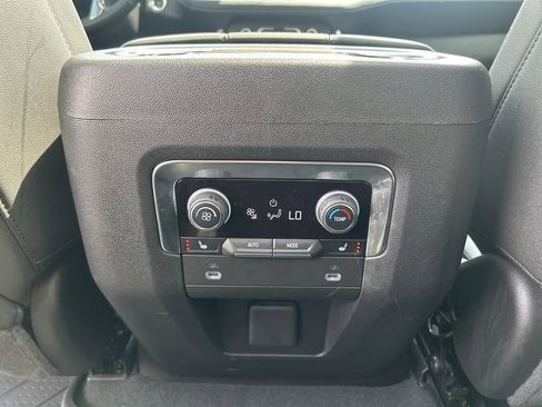 Used 2024 Chevrolet Suburban Z71 w/ Luxury Package AWD/4WD image 46