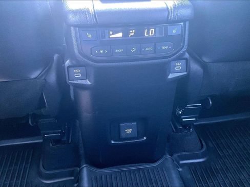 Used 2024 Toyota Grand Highlander AWD image 34