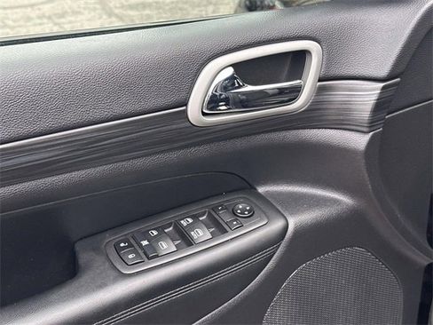 Certified 2022 Jeep Grand Cherokee Laredo X image 17