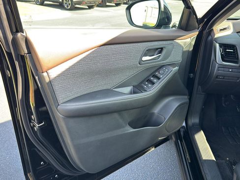 Used 2022 Nissan Rogue SV image 14