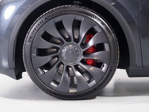 Used 2024 Tesla Model Y Performance image 42