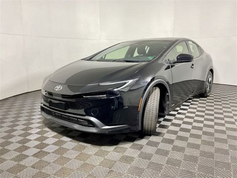 Used 2025 Toyota Prius LE image 8