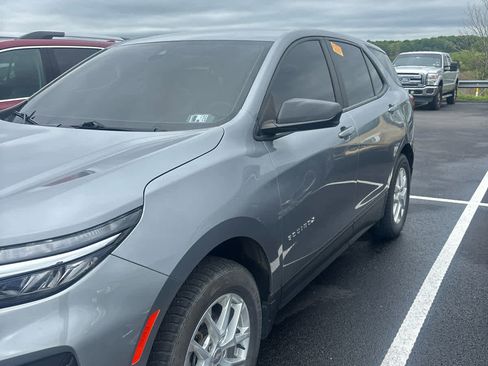 Used 2023 Chevrolet Equinox LS w/ LS Convenience Package AWD/4WD image 2