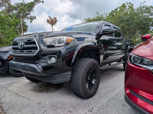 Used 2017 Toyota Tacoma SR5 w/ Tow Package RWD image 1