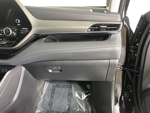 Used 2024 Toyota Highlander Limited AWD/4WD image 24