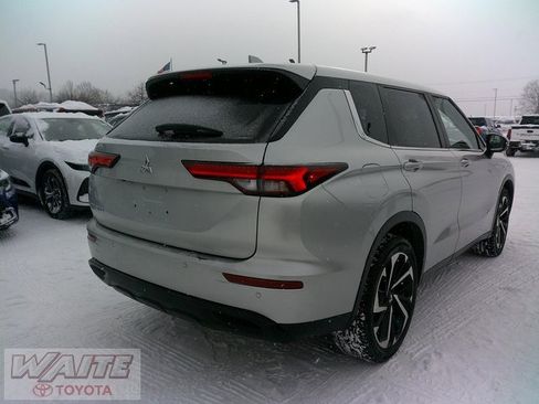 Used 2022 Mitsubishi Outlander ES image 2