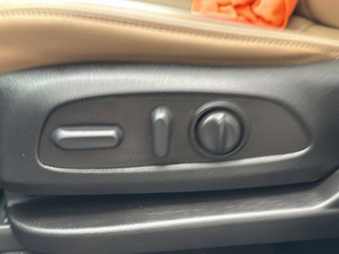 Used 2023 Chevrolet Traverse Premier image 19