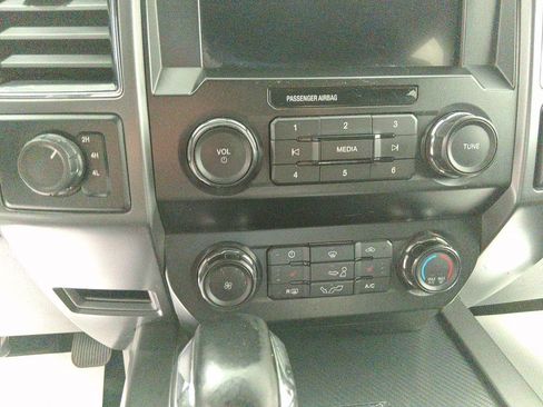 Used 2019 Ford F150 XLT w/ Equipment Group 302A Luxury AWD/4WD image 23