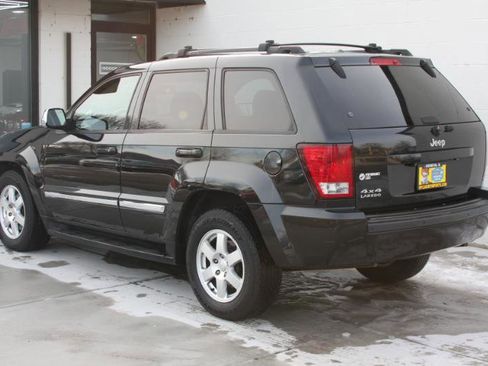 Used 2010 Jeep Grand Cherokee Laredo image 8