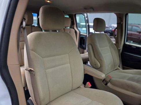 Used 2015 Dodge Grand Caravan American Value Package w/ UConnect Hands-Free Group FWD image 39
