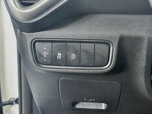 Used 2025 Kia Soul LX w/ LX Technology Package FWD image 17