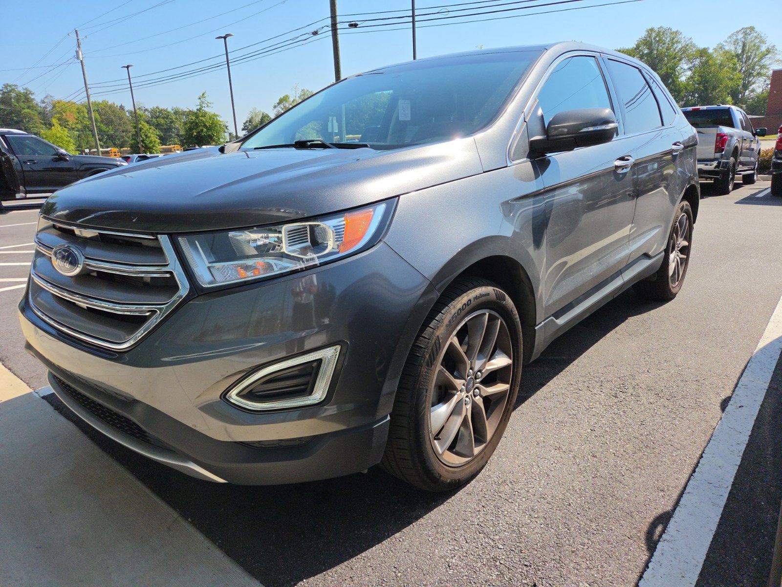 Used 2018 Ford Edge Titanium w/ Technology Package FWD image 3