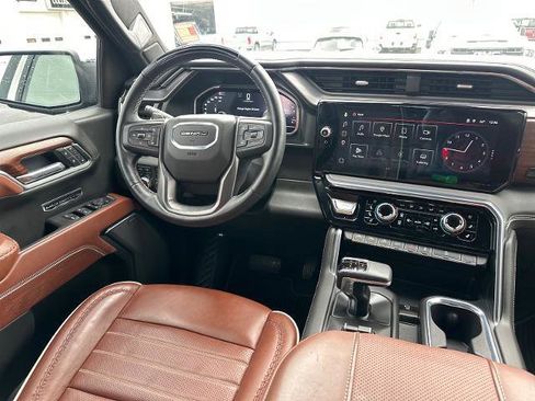 Used 2025 GMC Sierra 1500 Denali Ultimate image 9