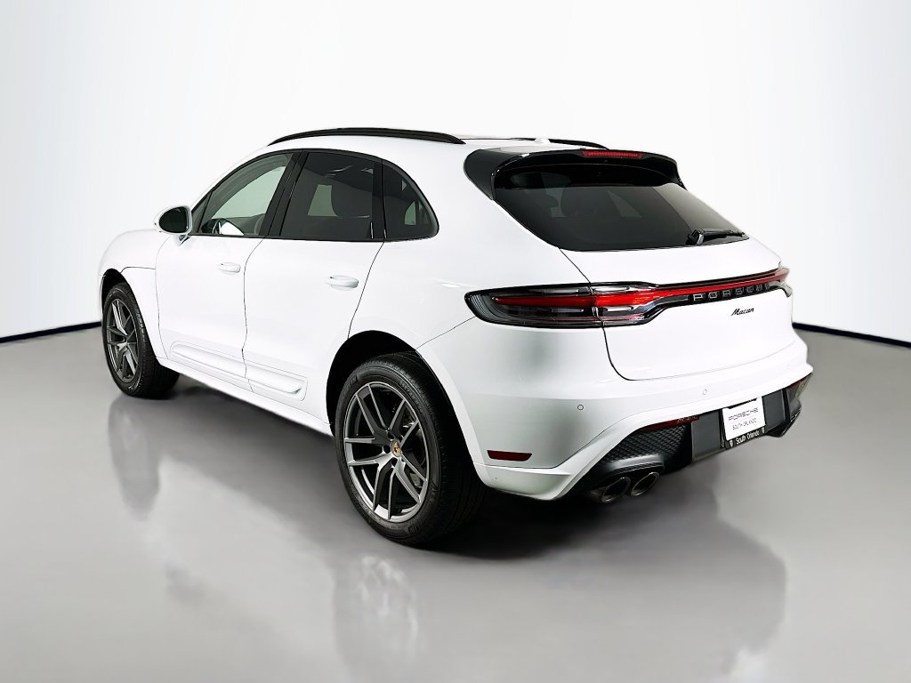 Certified 2025 Porsche Macan AWD/4WD image 3