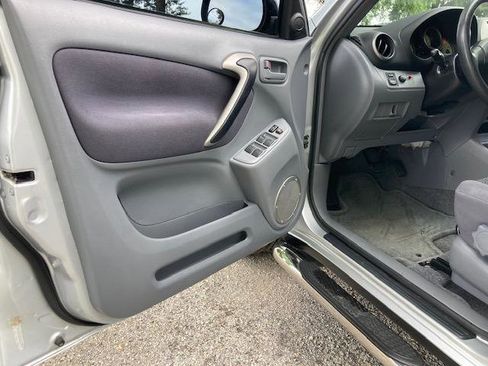 Used 2002 Toyota RAV4 2WD image 14