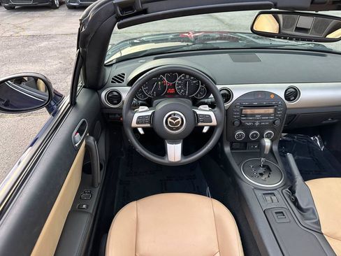 Used 2010 MAZDA MX-5 Miata Grand Touring w/ Premium Pkg RWD image 28
