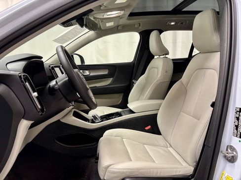 Used 2024 Volvo XC40 B5 Ultimate w/ Protection Package Premier AWD/4WD image 16
