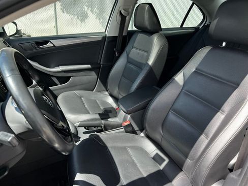Used 2017 Volkswagen Jetta SE FWD image 17