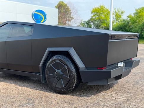 Used 2024 Tesla Cybertruck AWD Crew Cab image 13