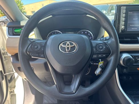 Used 2019 Toyota RAV4 LE FWD image 21